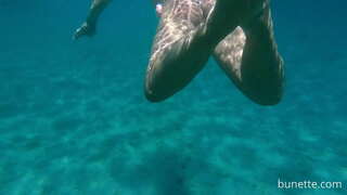 ���్విమ్మింగ్ తో నా బట్ ప్లగ్ సముద్ర