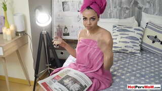 ���ຫຍ່ boobed ລາຕິນ cougar ບ້ານຂີ່ກ່ຽວກັບຂອງນາງ stepsons ແລ່ນ