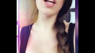 Видео клипови мастурбира, да се обидува на облека и гол од февруари 2020