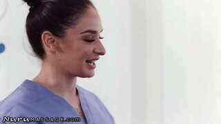 ���ူချစ်ဝင်ရောက် ၂ မိန်းကလေးငယ်များအနှိပ်စဉ်အတွင်း