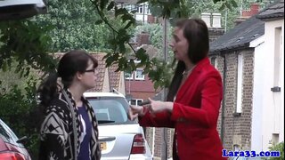 Engelska gammal pickingup oskyldig skolflicka