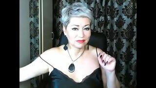 ���လွရုရှား MILF တီ။ သူမ၏ချိုမြိန် cunt ထိန်းချုပ်ထားပူပုဂ္ဂလိကပြသ။။။