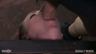 Slave-Mädchen In Hülle Und Fülle